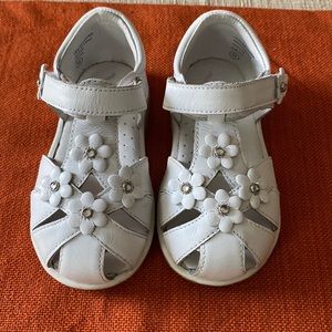 Nina Kids Toddler Girls White Leather Asia Floral decals sandals size 5.5M NEW